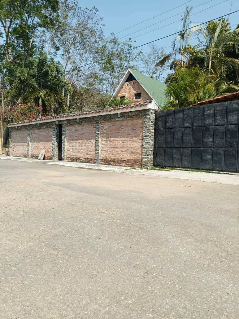 Spacious Chalet-Style Home - Chalet en Colinas de Guataparo